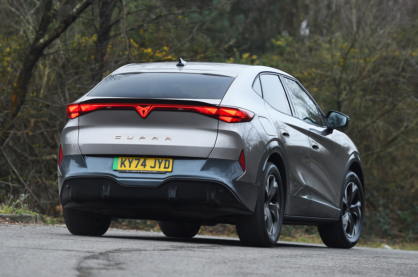 Cupra Tavascan rear cornering