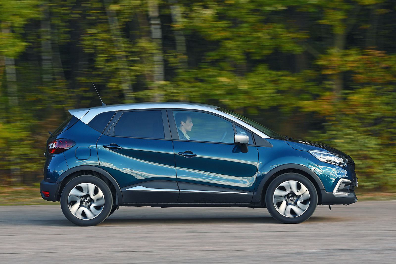 Renault Captur driving