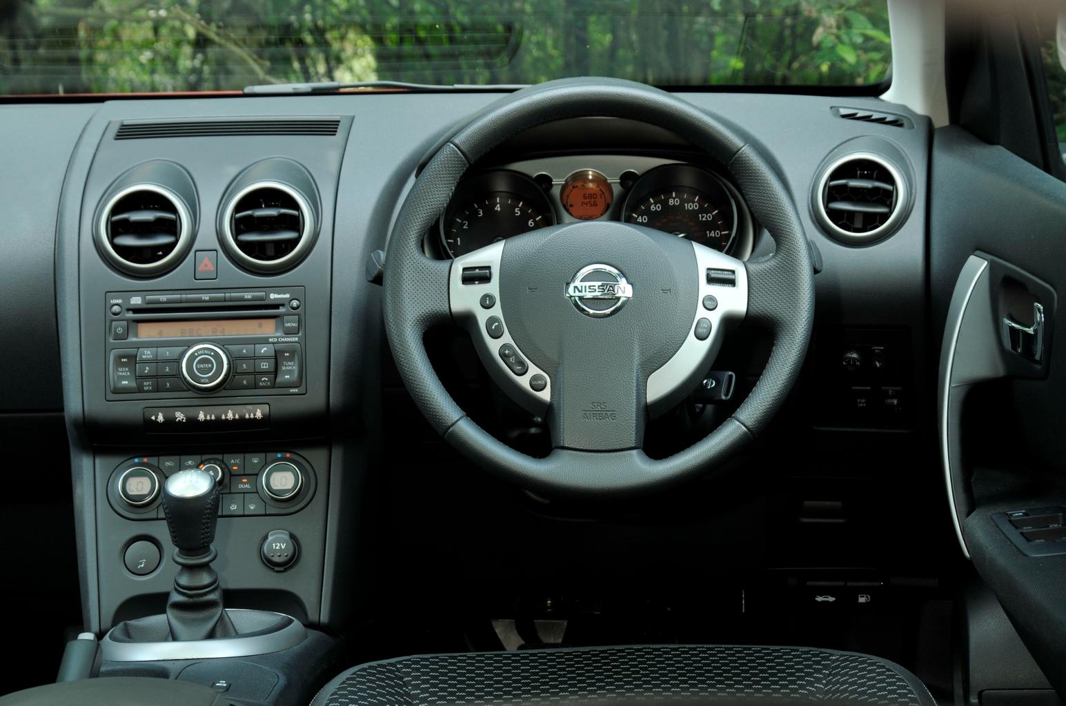 Used test: Peugeot 3008 vs Nissan Qashqai