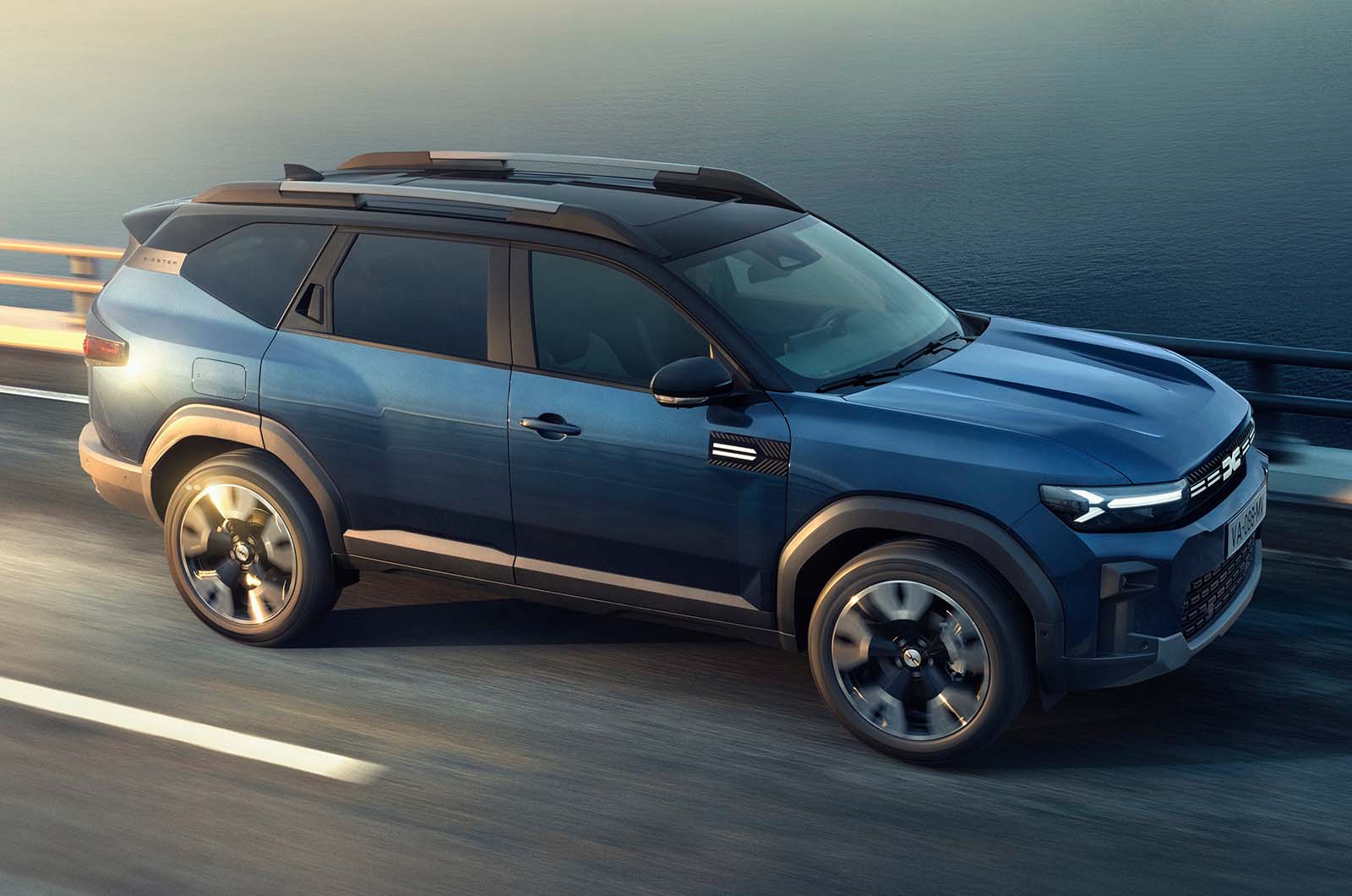 Dacia Bigster side driving blue