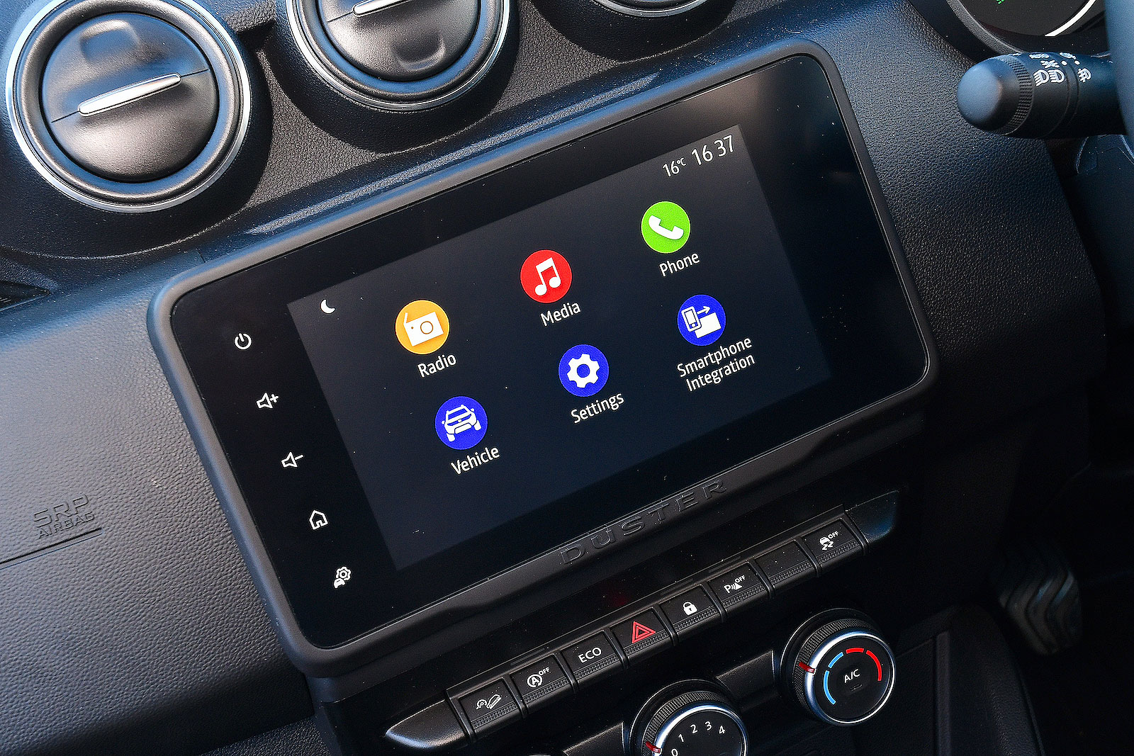 Dacia Duster Commercial 2022 infotainment