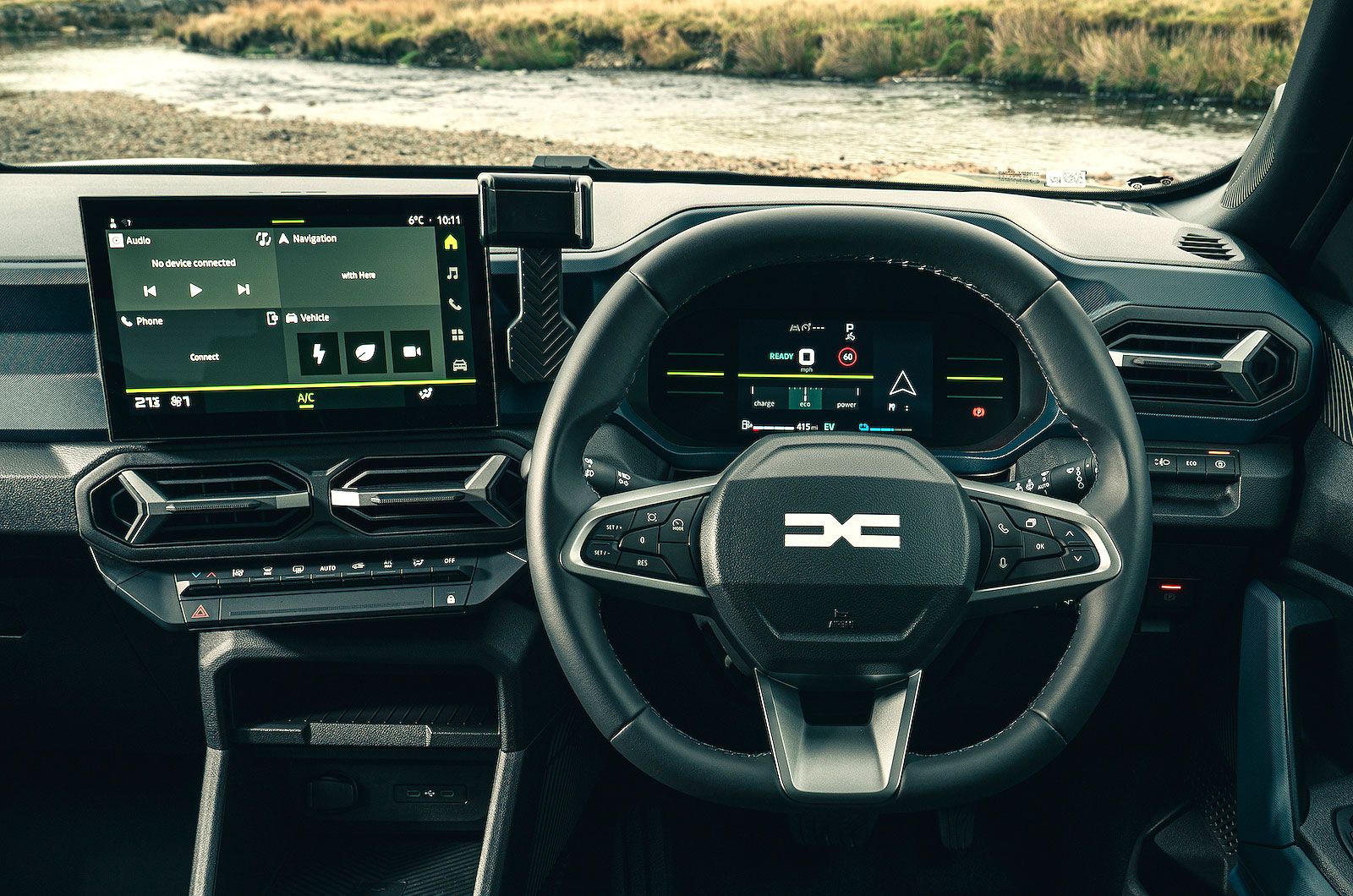 Dacia Duster steering wheel and screens