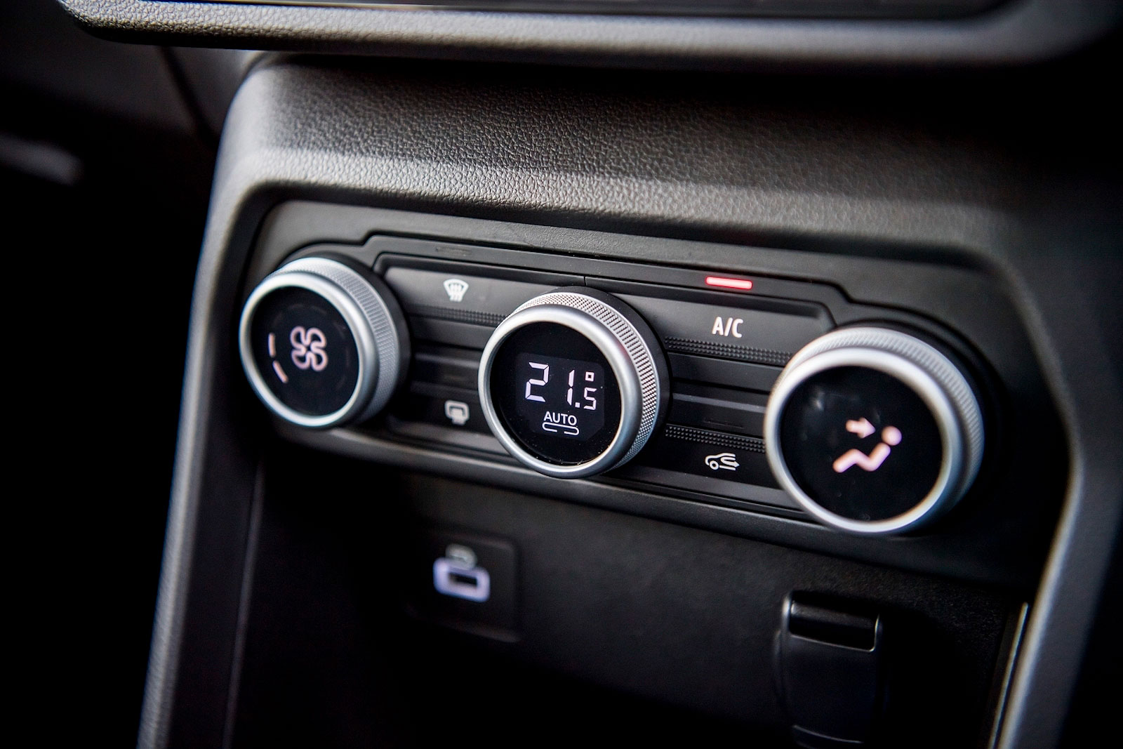 Used Dacia Jogger 2022-present interior detail
