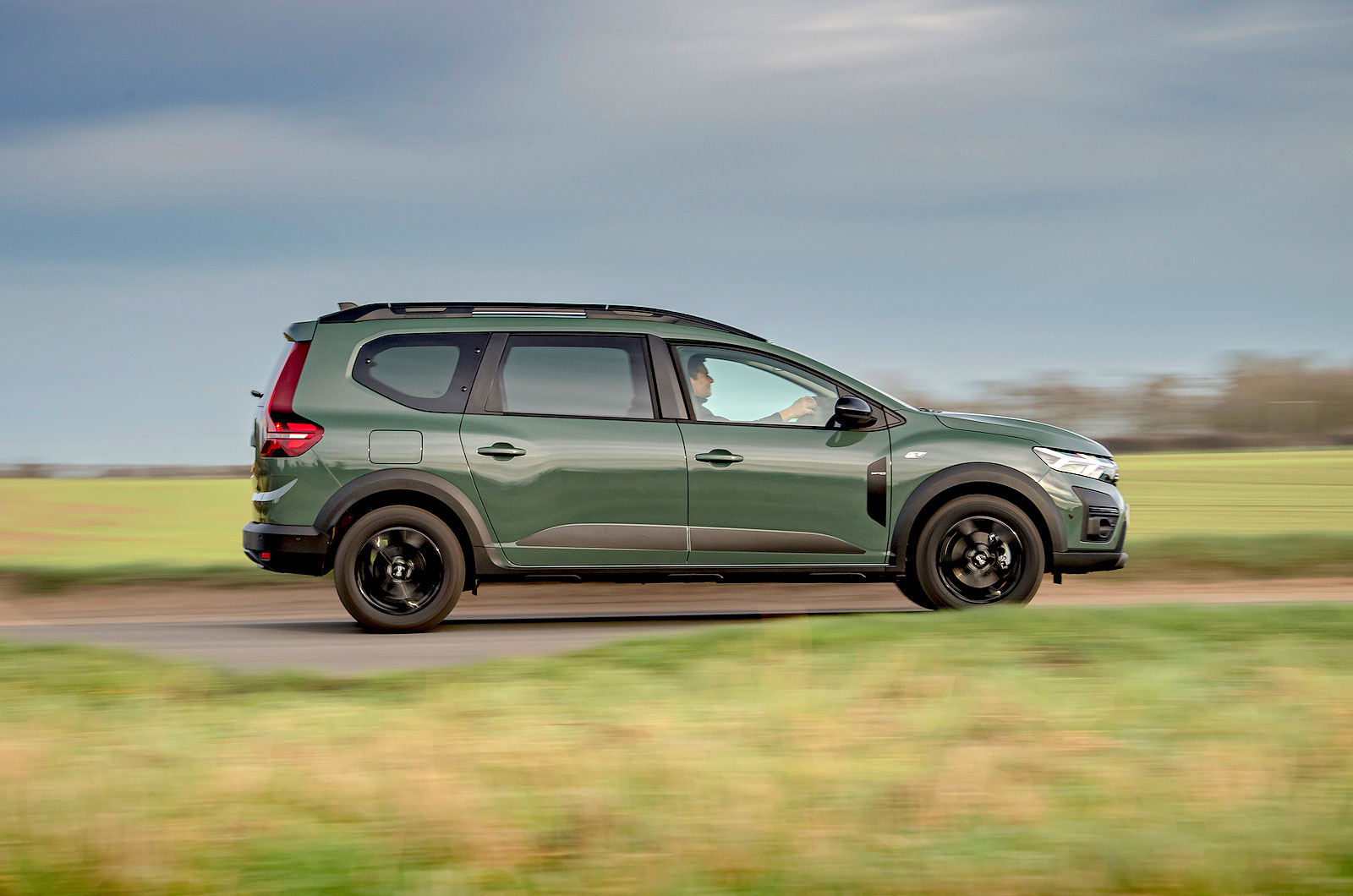 Used Dacia Jogger 2022-present right tracking