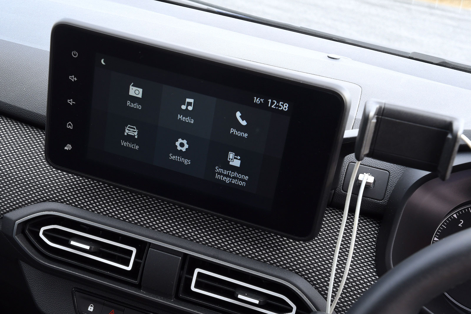 Dacia Sandero infotainment touchscreen