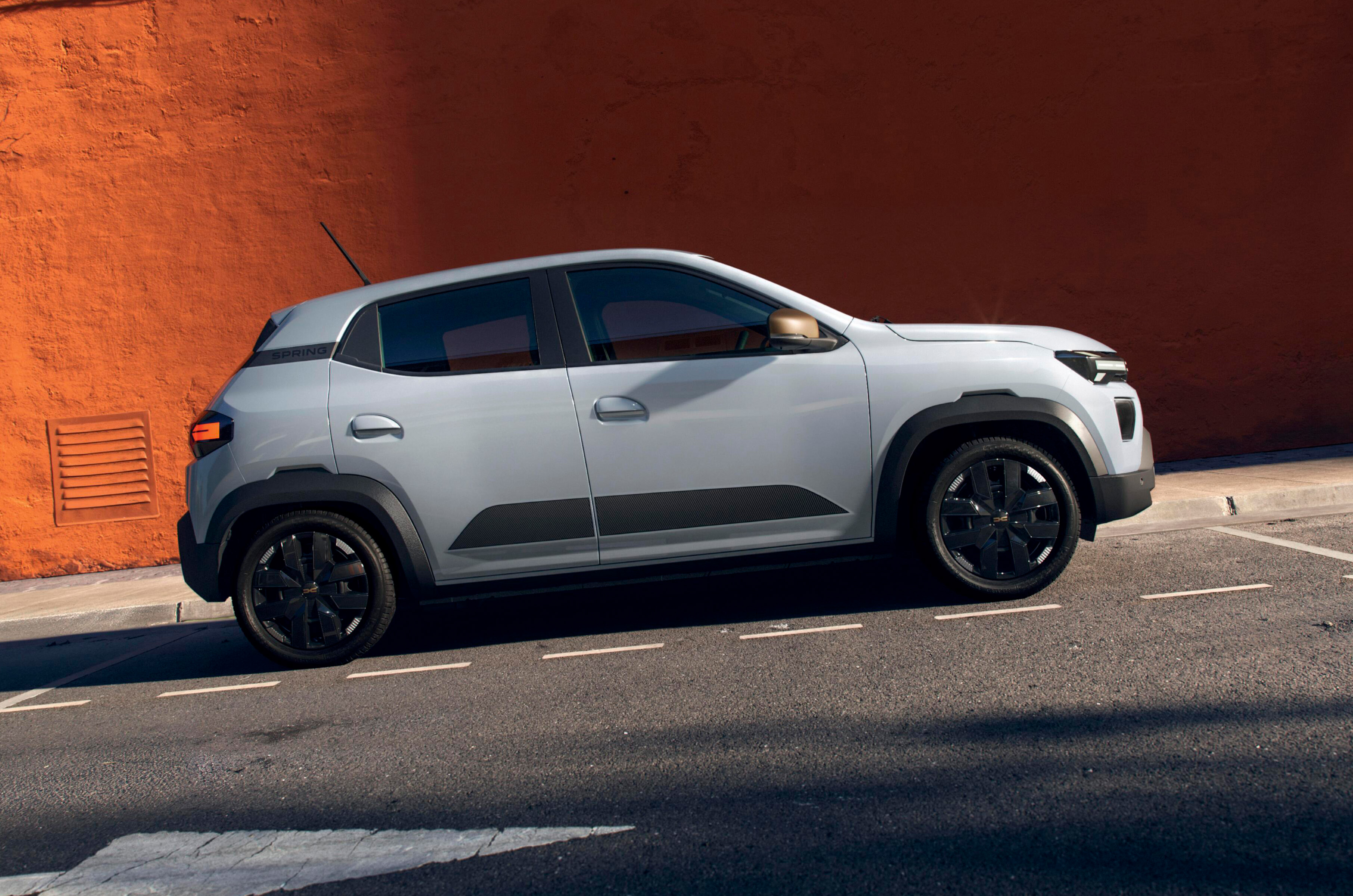 Dacia Spring side driving