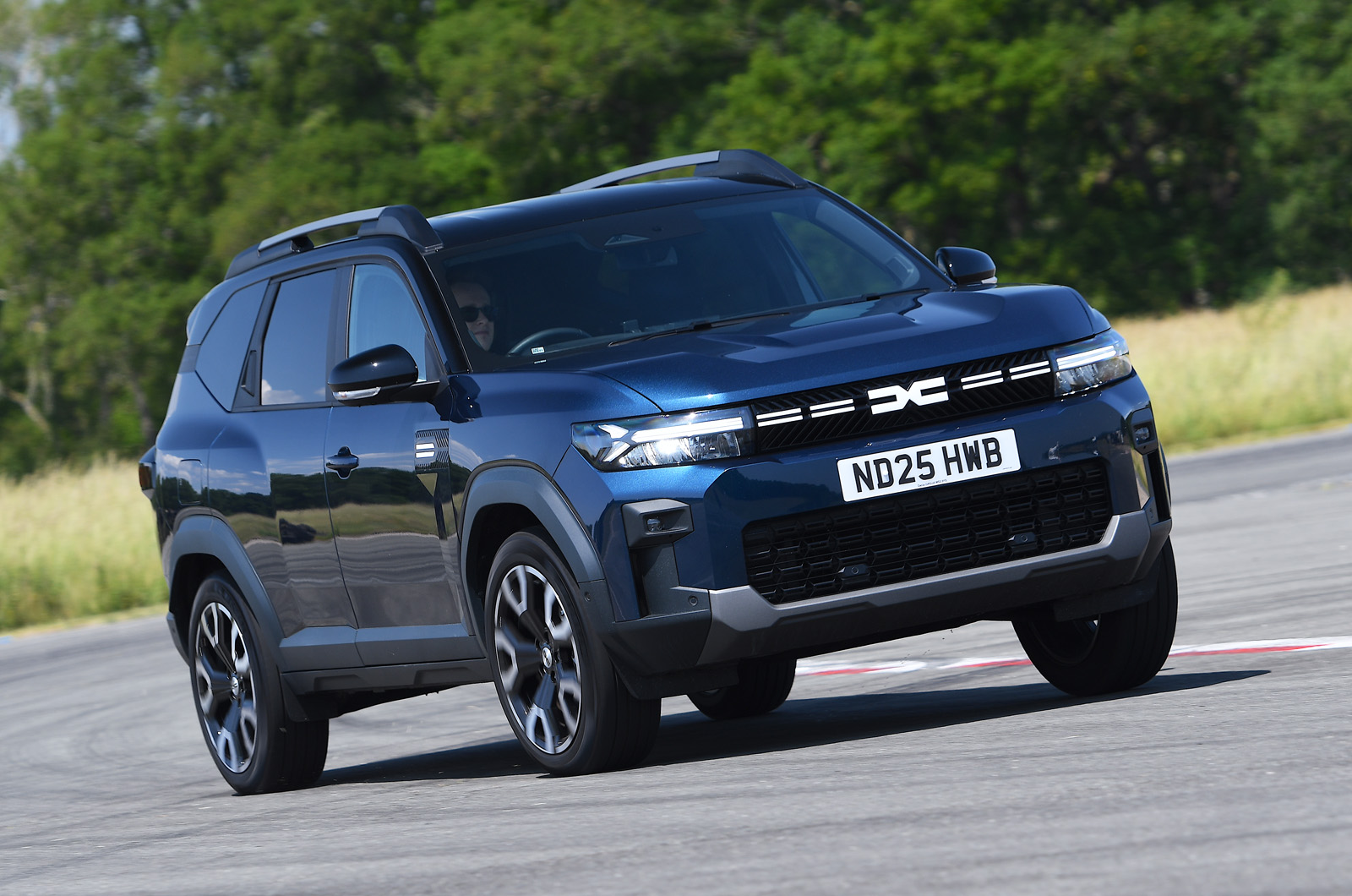 Dacia Bigster front cornering