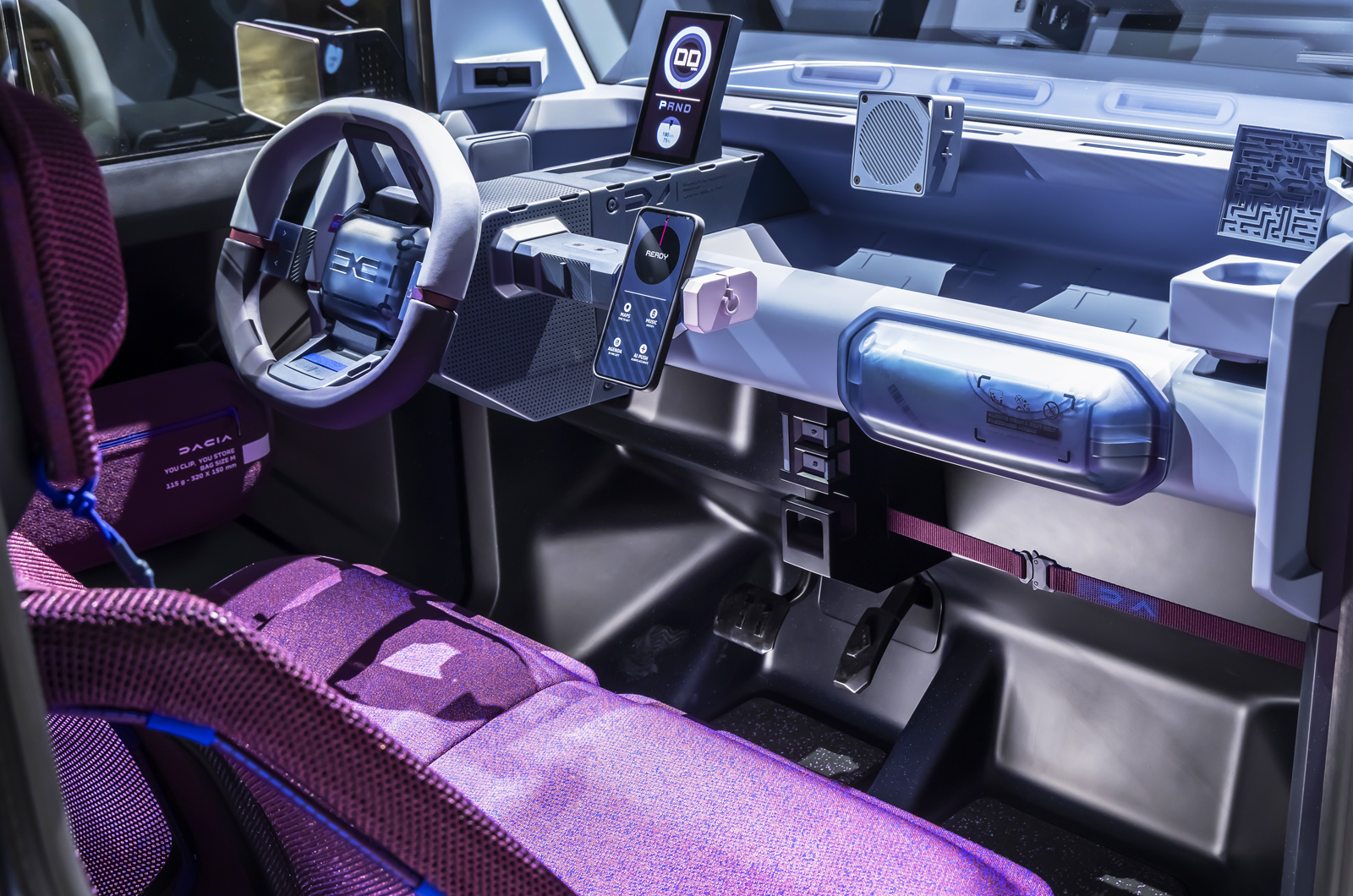 Dacia Hipster concept dashboard from passenger side