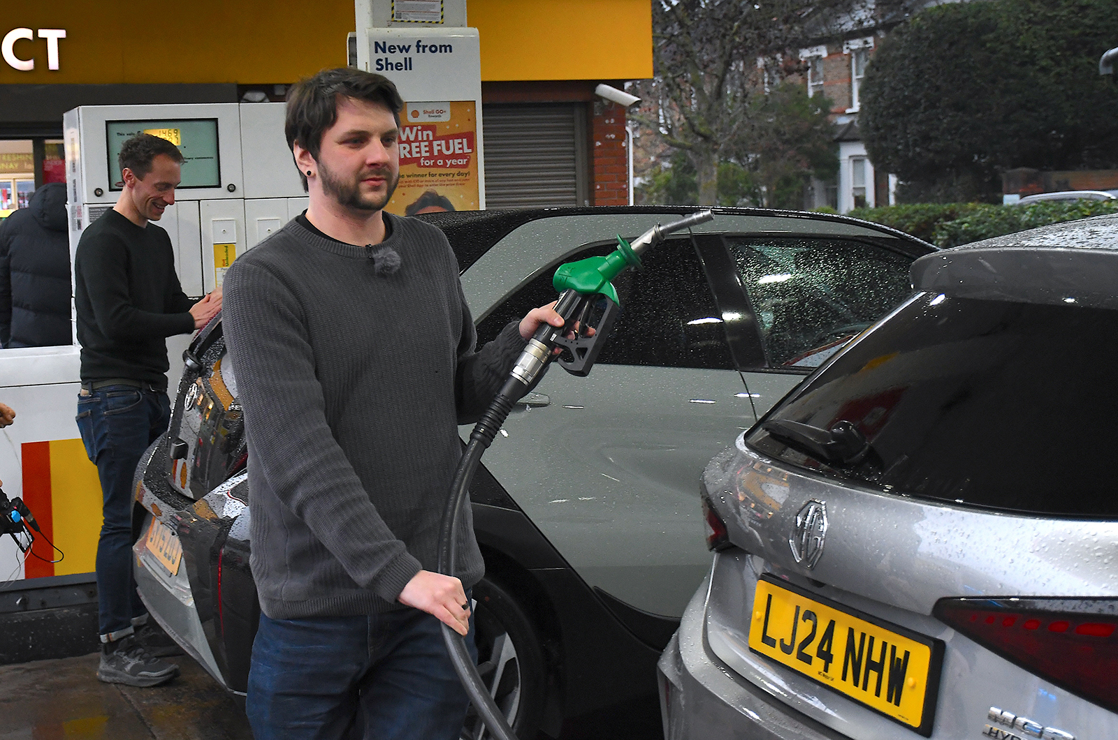 Dan going to refuel MG 3