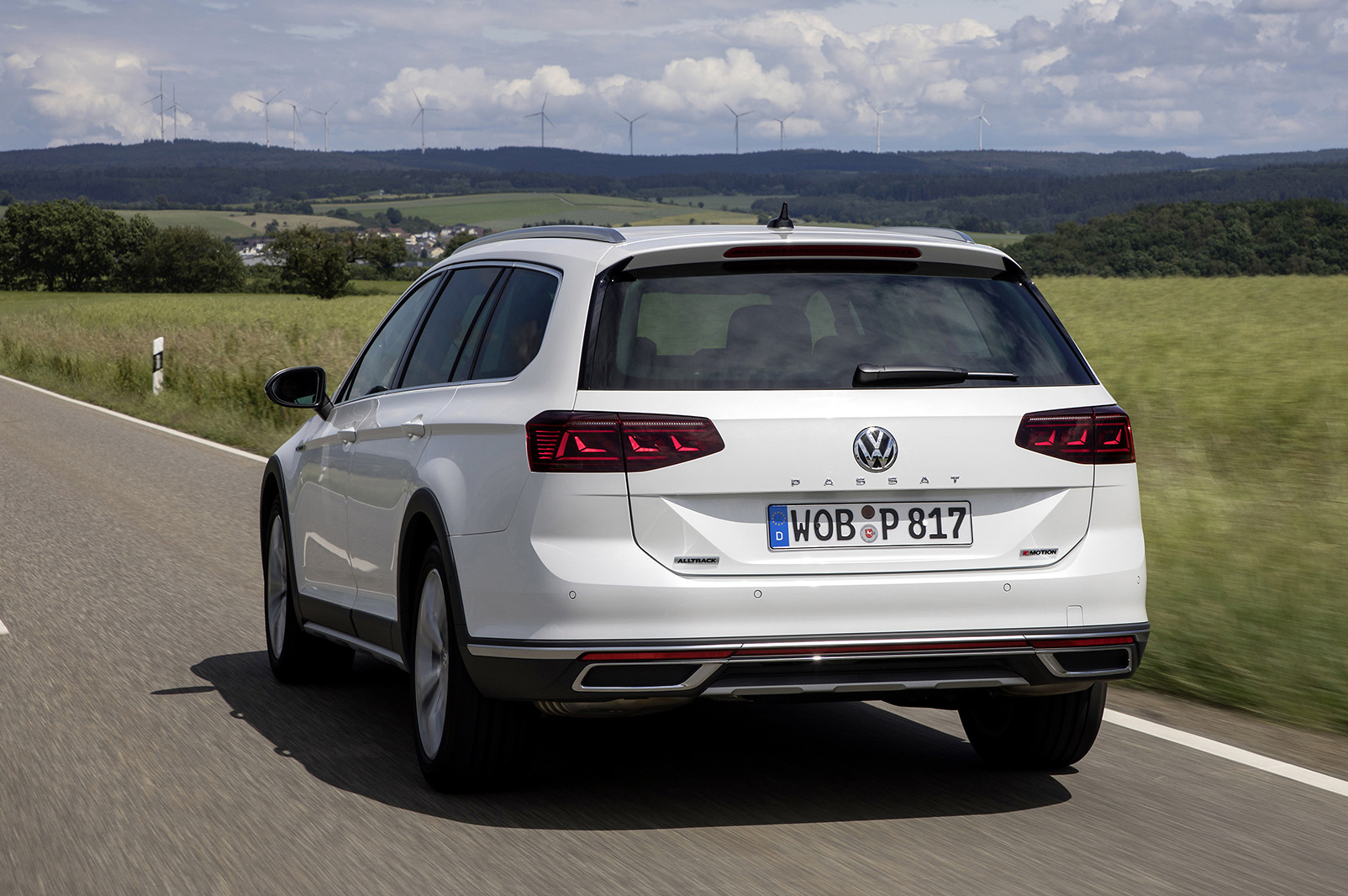 Volkswagen Passat Alltrack 2019 rear tracking