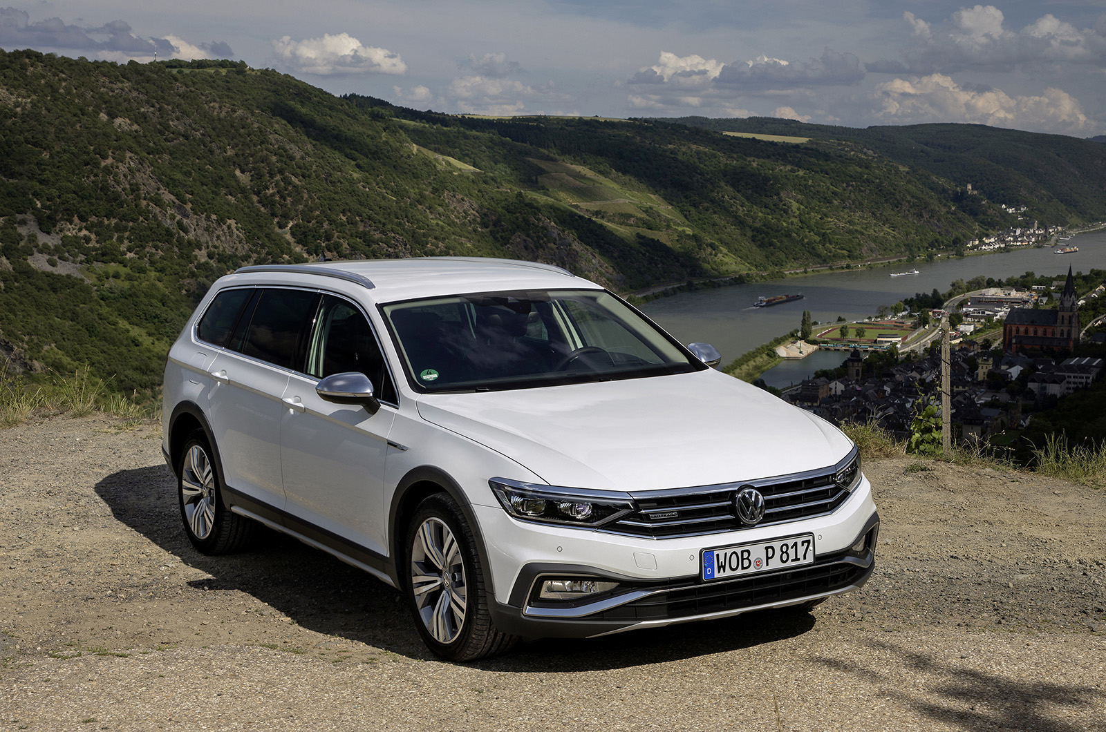 Volkswagen Passat Alltrack 2019 front static