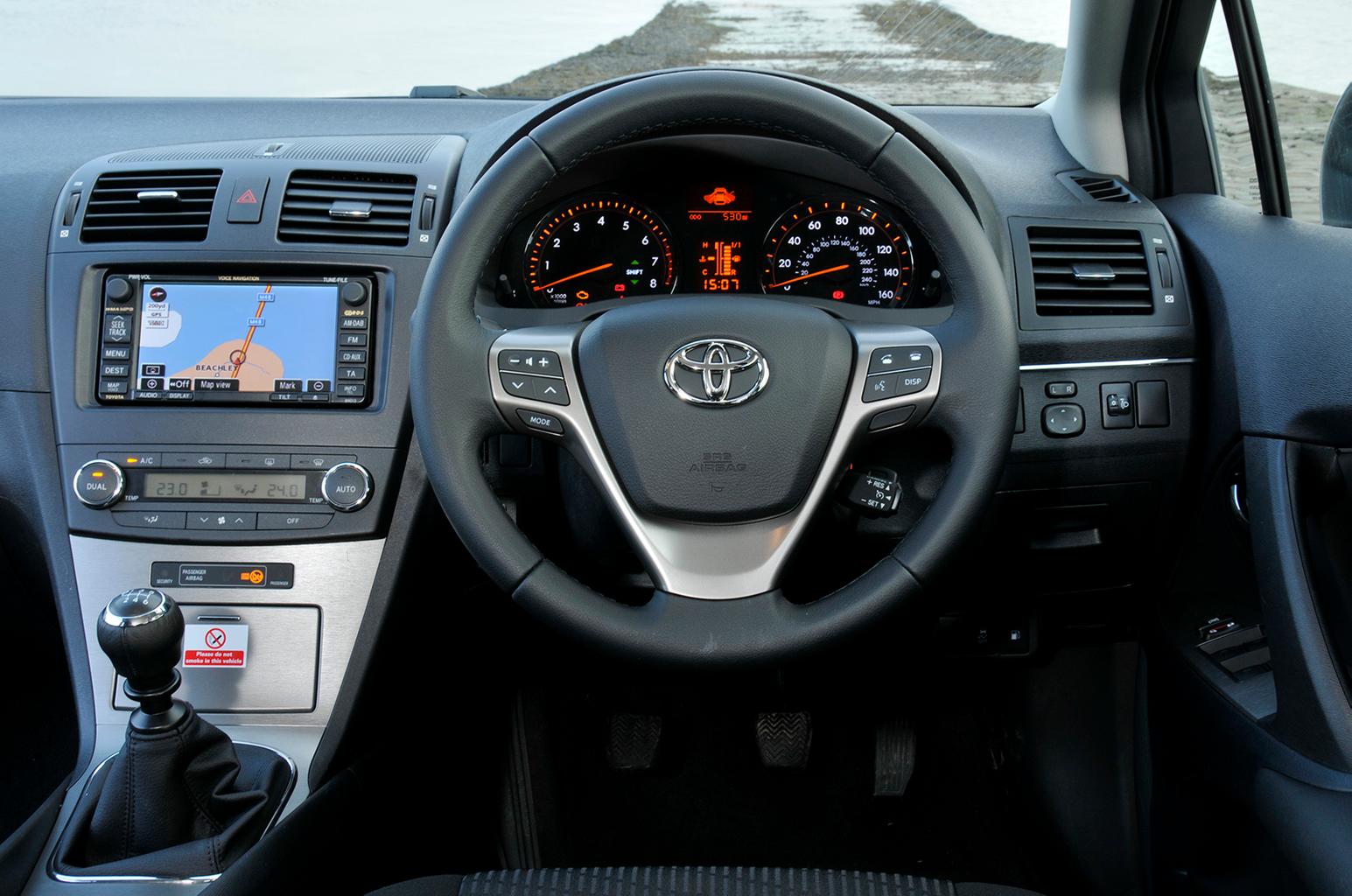 Used Toyota Avensis saloon 2009-2015