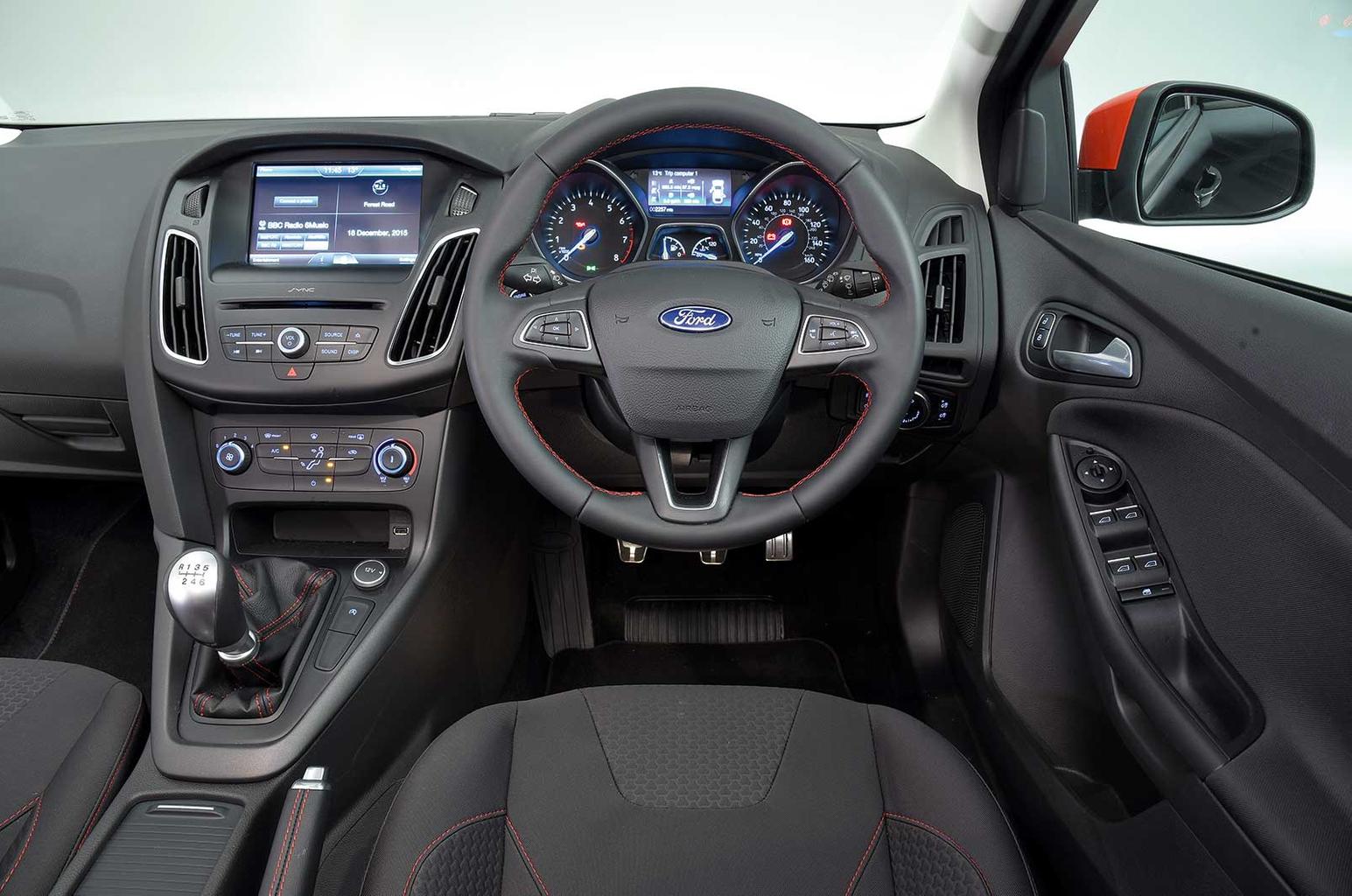 Ford Focus Black Edition vs Seat Leon FR