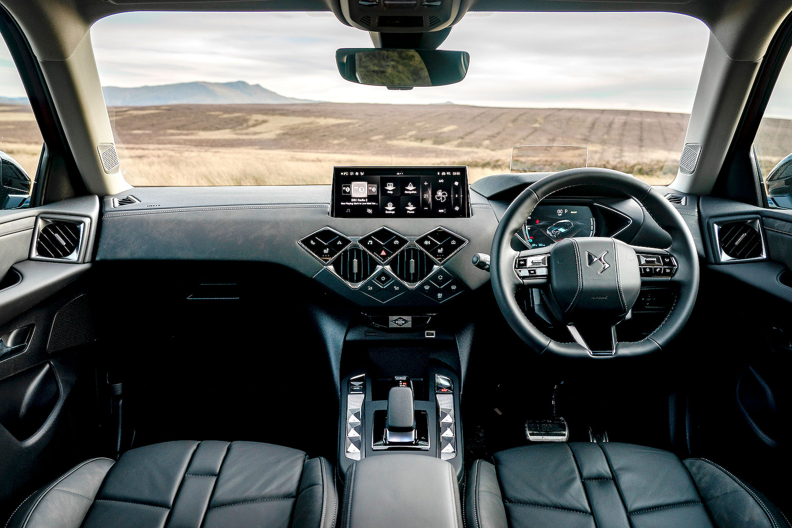 DS 3 E-Tense interior dashboard