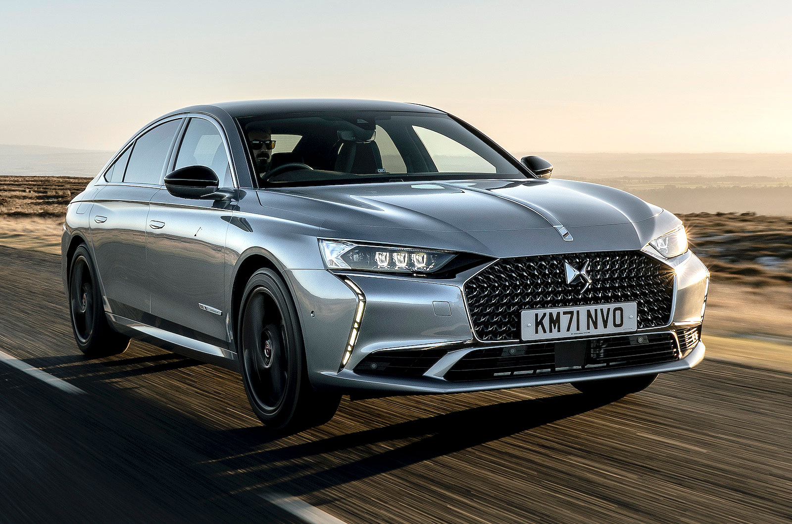 DS 9 front right driving