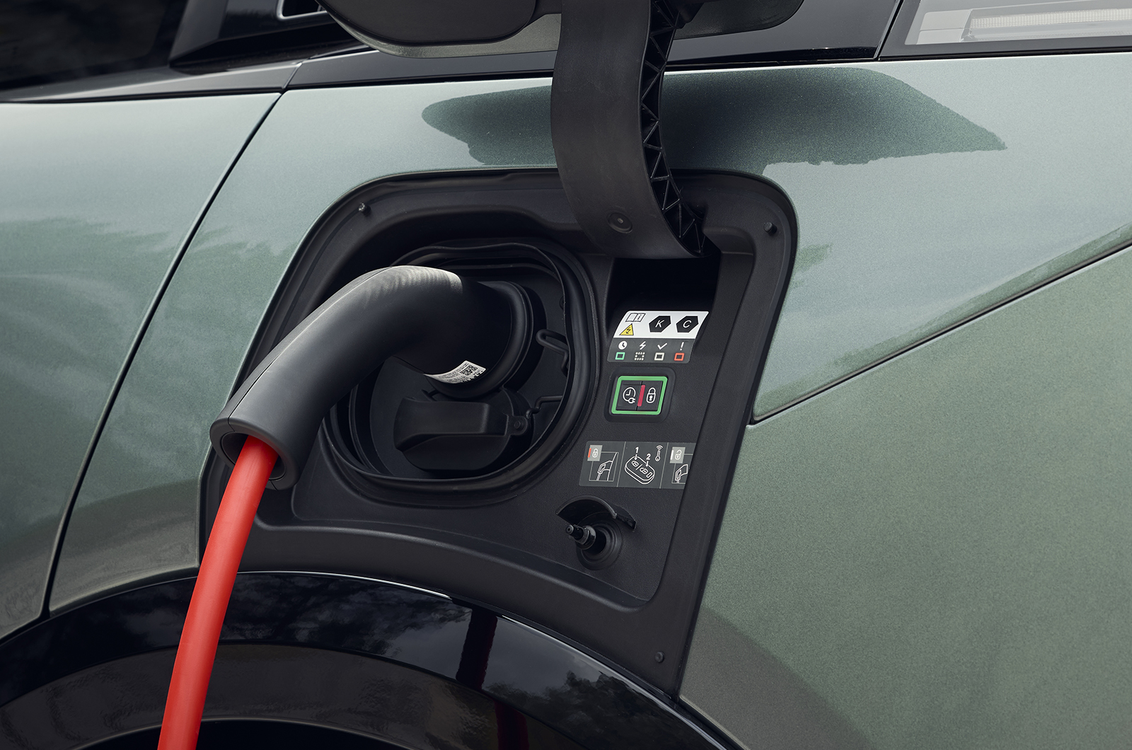 DS No7 charging port detail