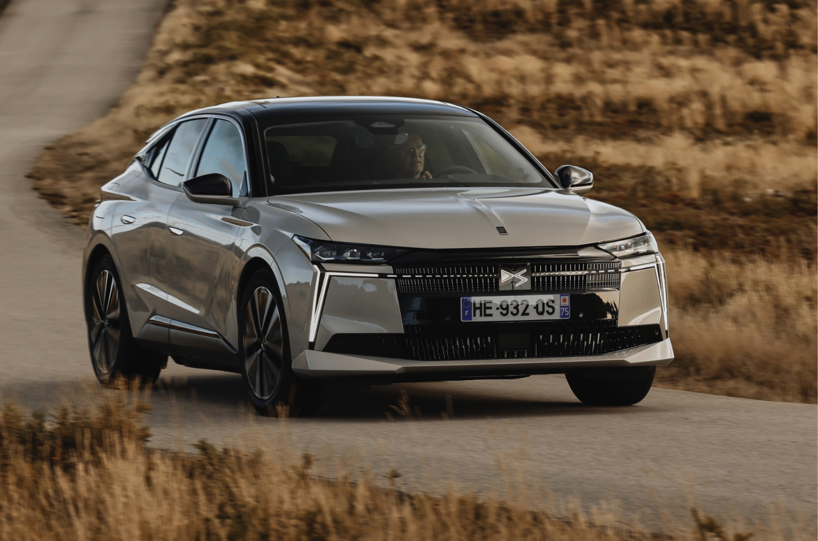 DS No 4 E-Tense driving