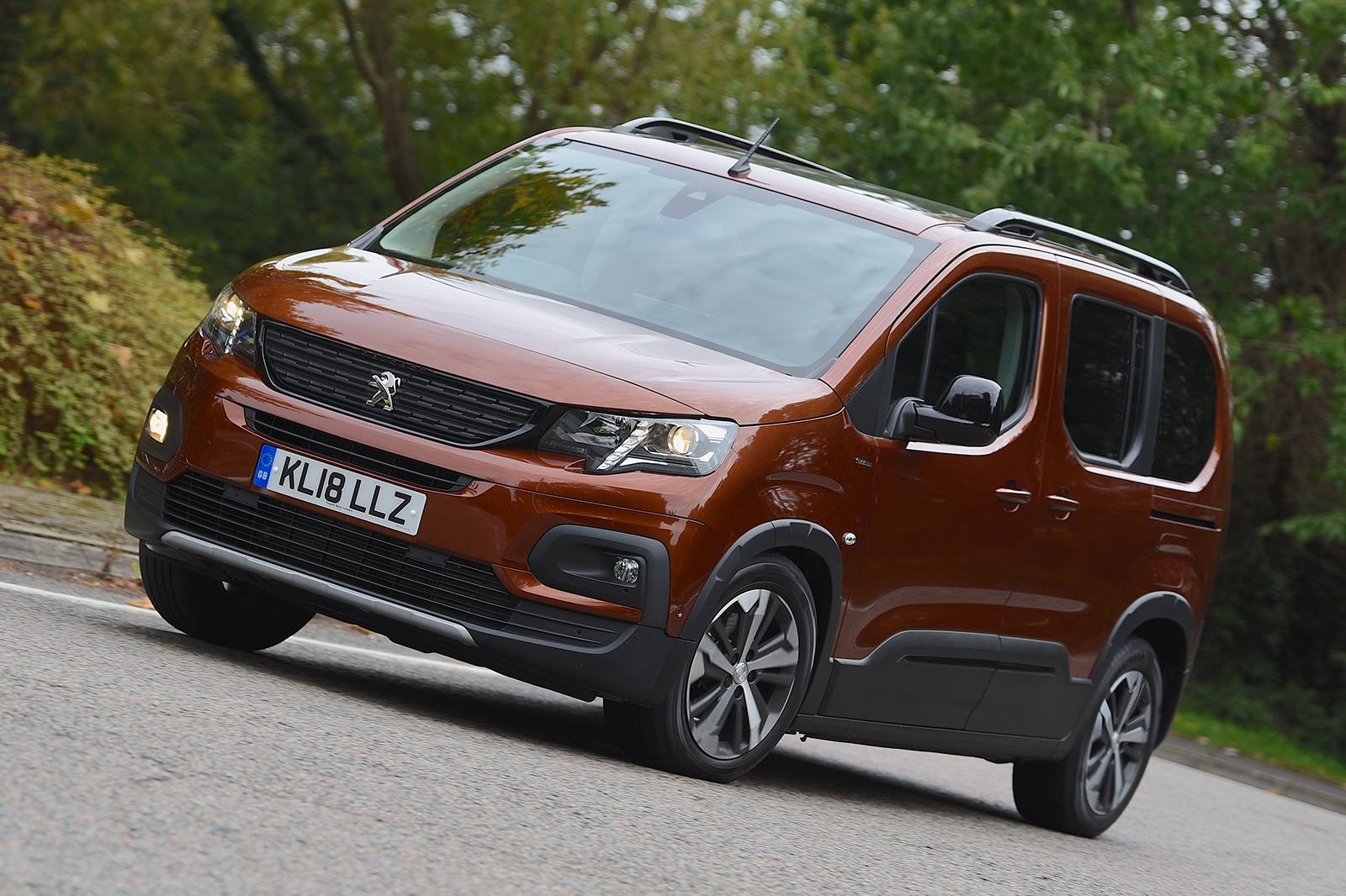 2018 Peugeot Rifter cornering