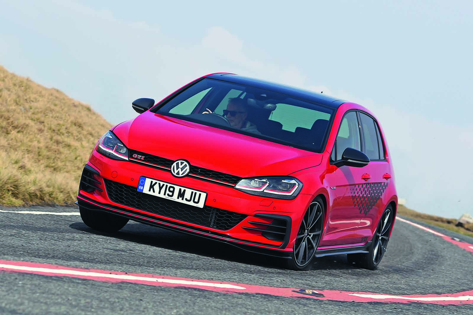 Volkswagen Golf 2019 GTI TCR front cornering