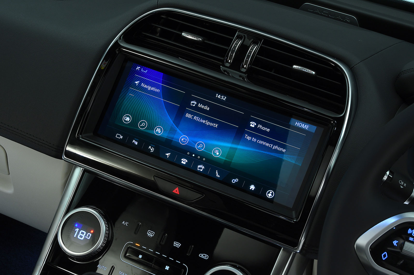Jaguar XE infotainment