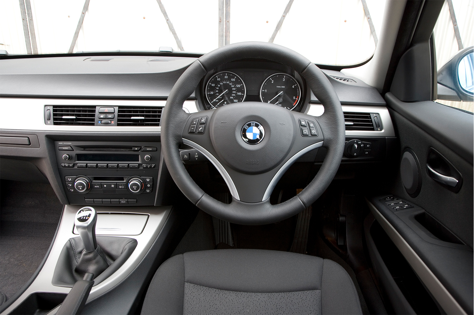 E90 dash