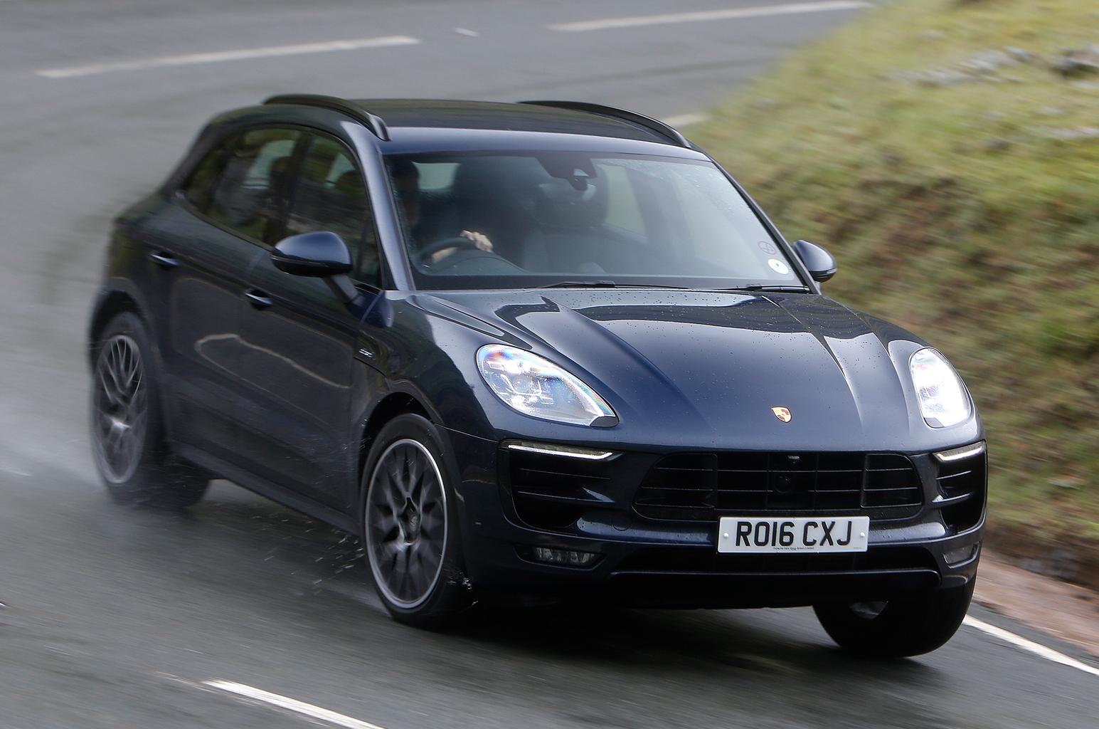 Jaguar F-Pace vs Porsche Macan