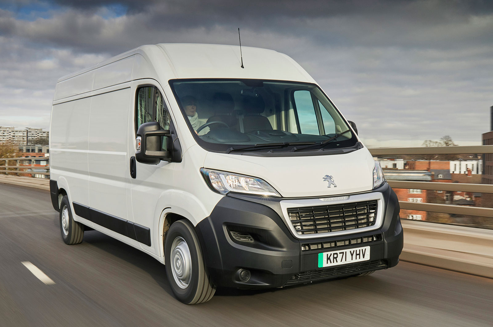 Peugeot e-Boxer front