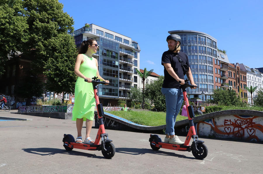 E-scooters with couple