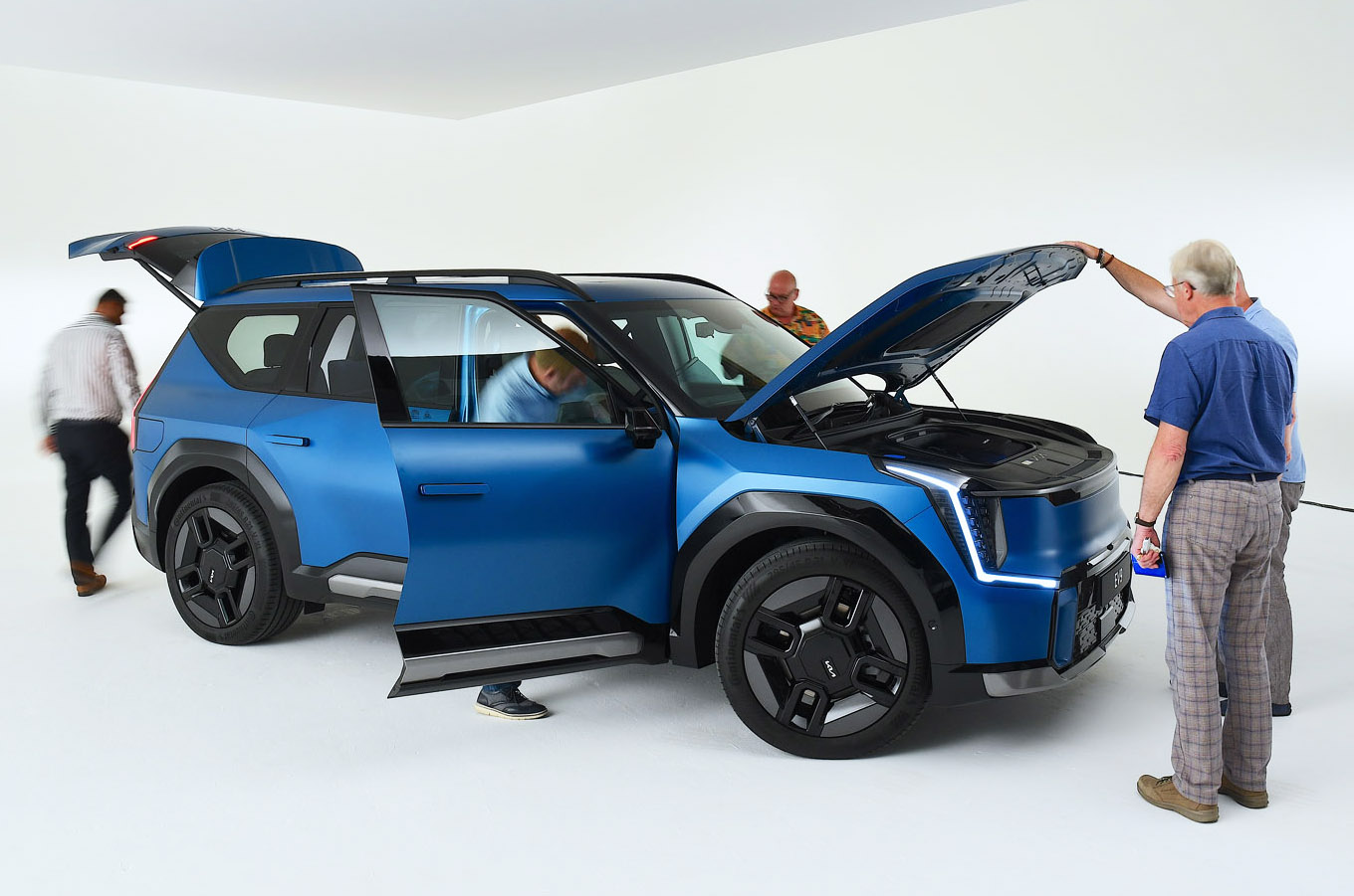 Kia EV9 reader test team