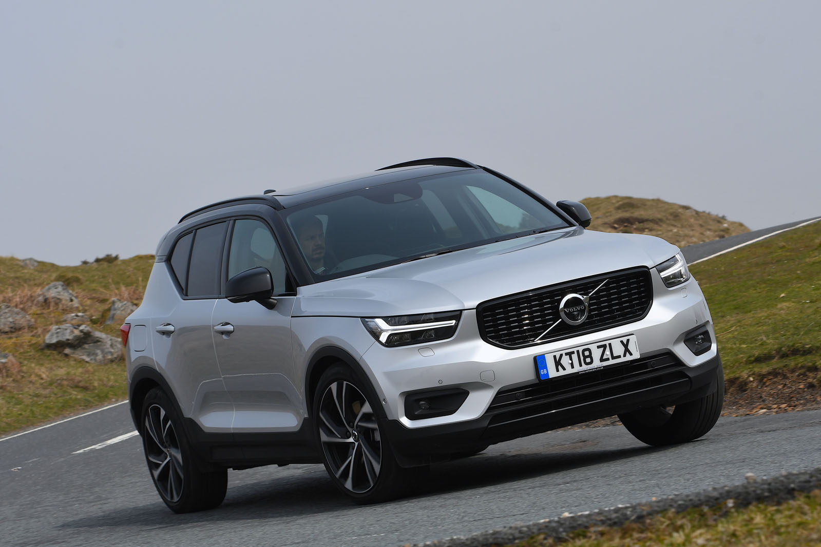 Volvo XC40 driving