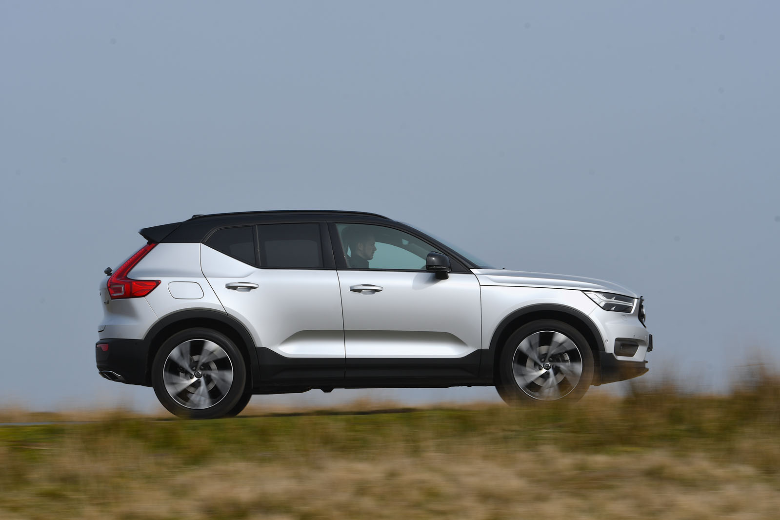 Volvo XC40 driving