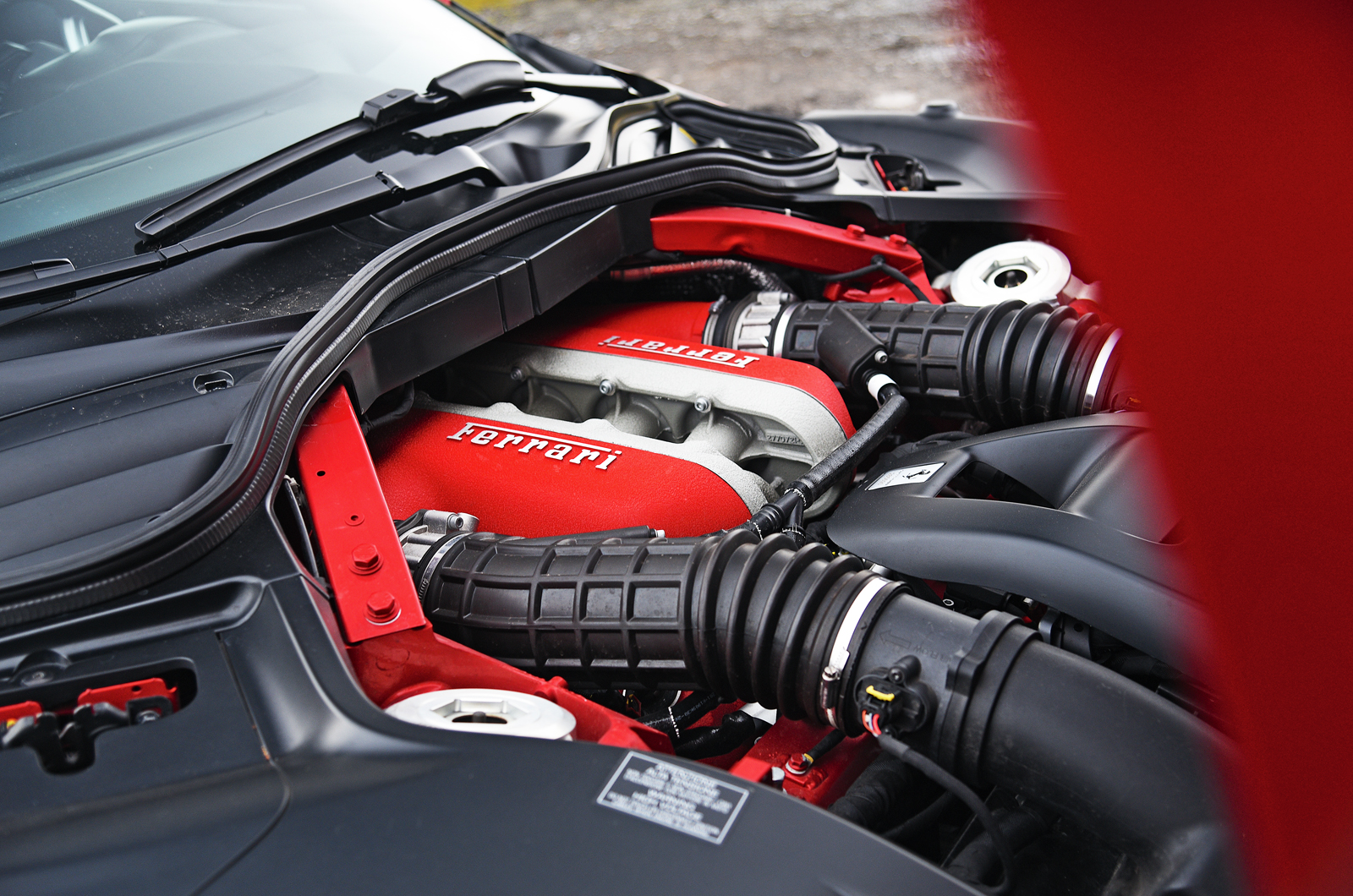 Ferrari Purosangue engine