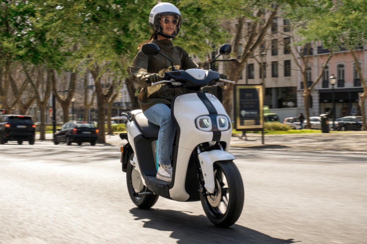 Yamaha Neo electric moped 