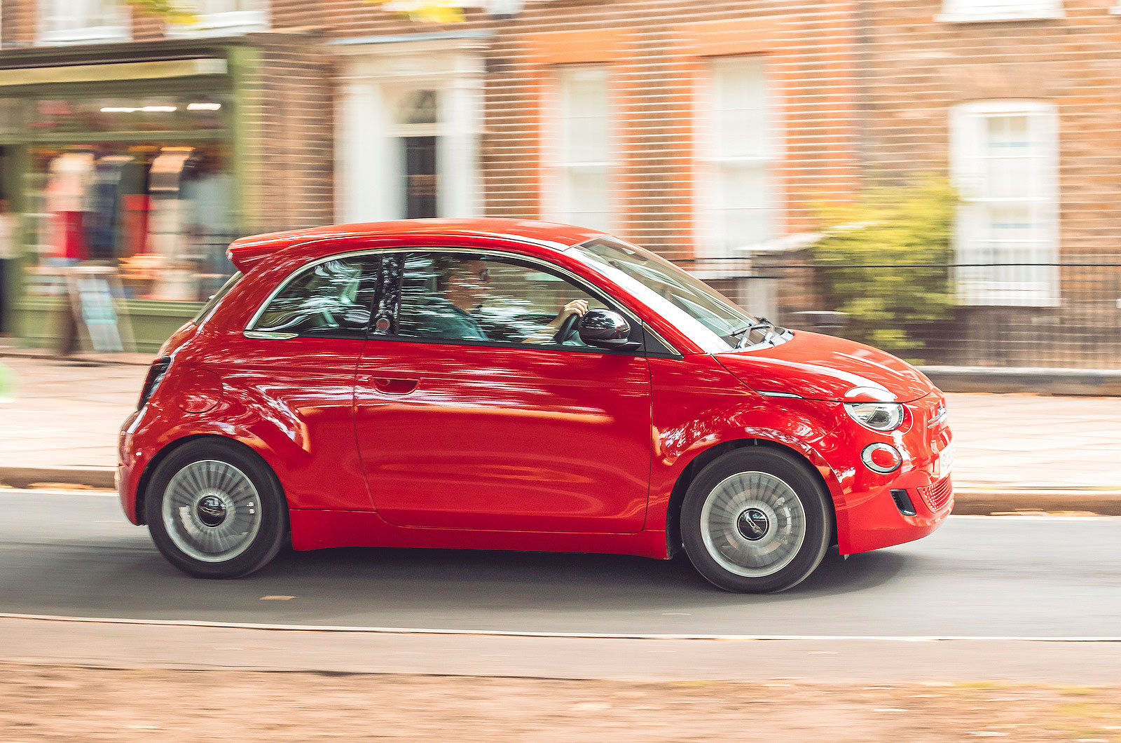 Fiat 500e right driving