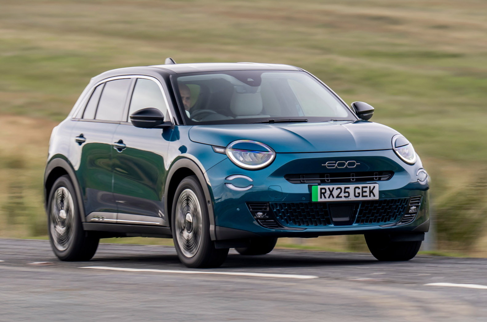 Fiat 600e front tracking lead