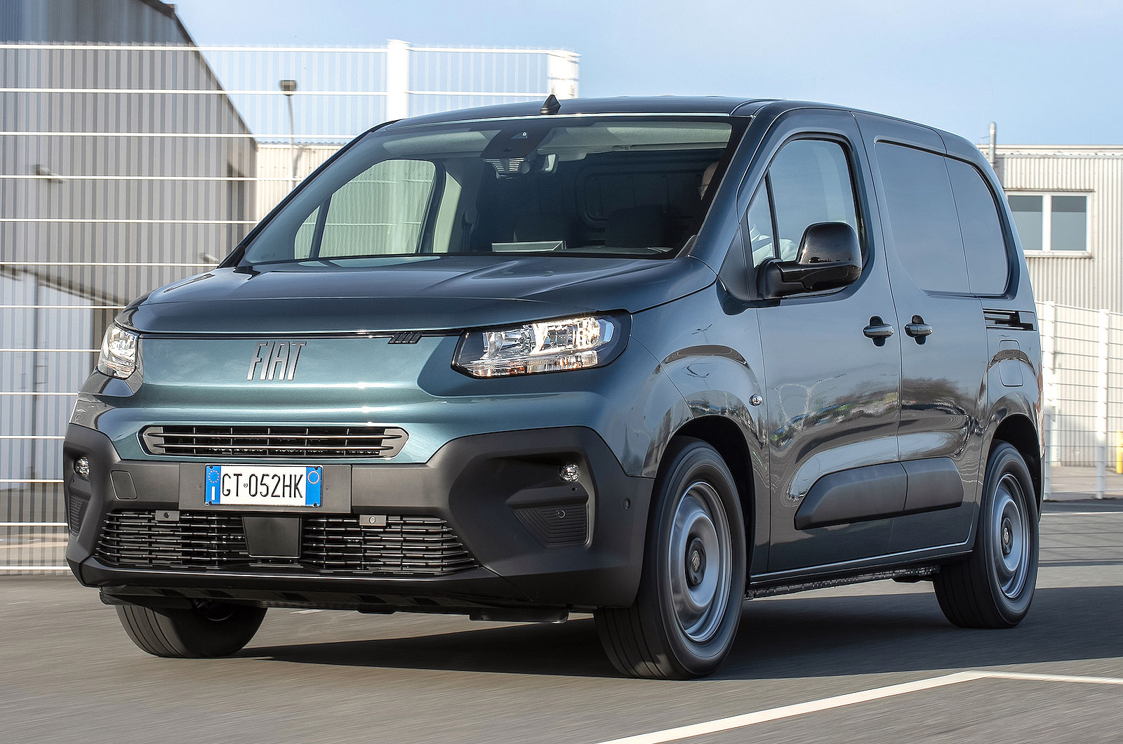 Fiat E-Doblo front left driving