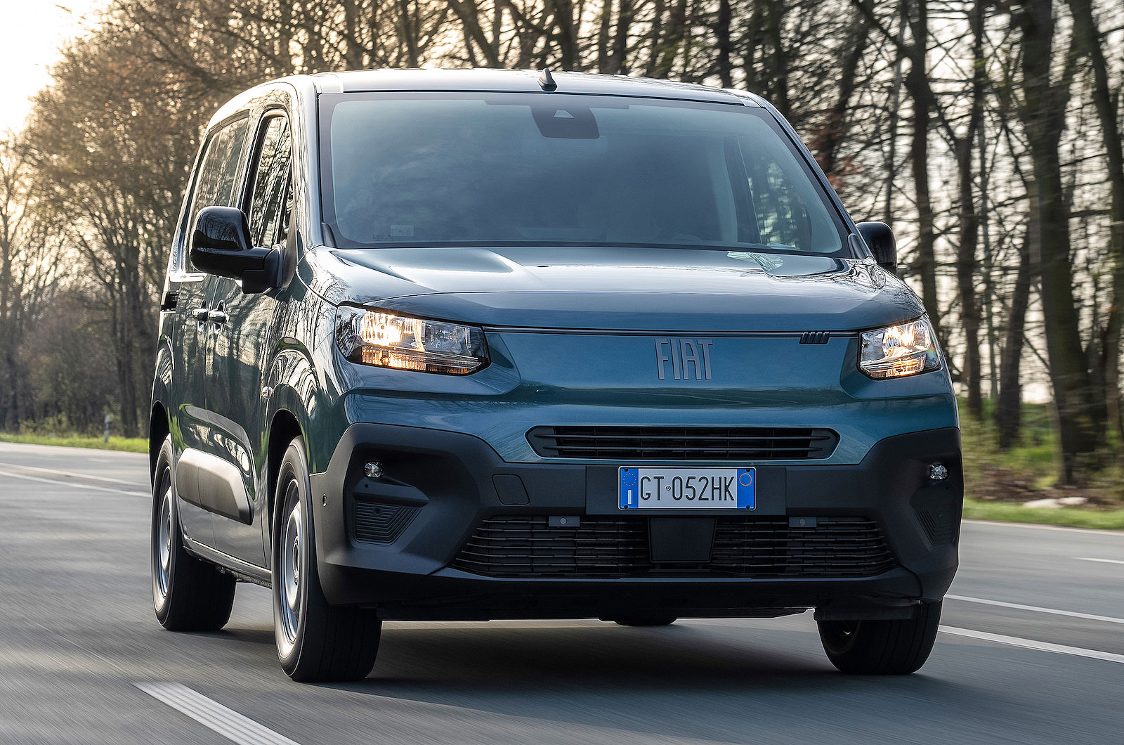 Fiat Doblo front right driving