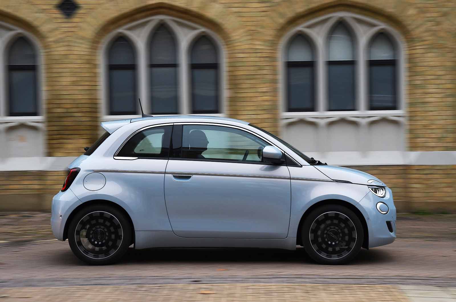 Fiat 500 electric 2021 side
