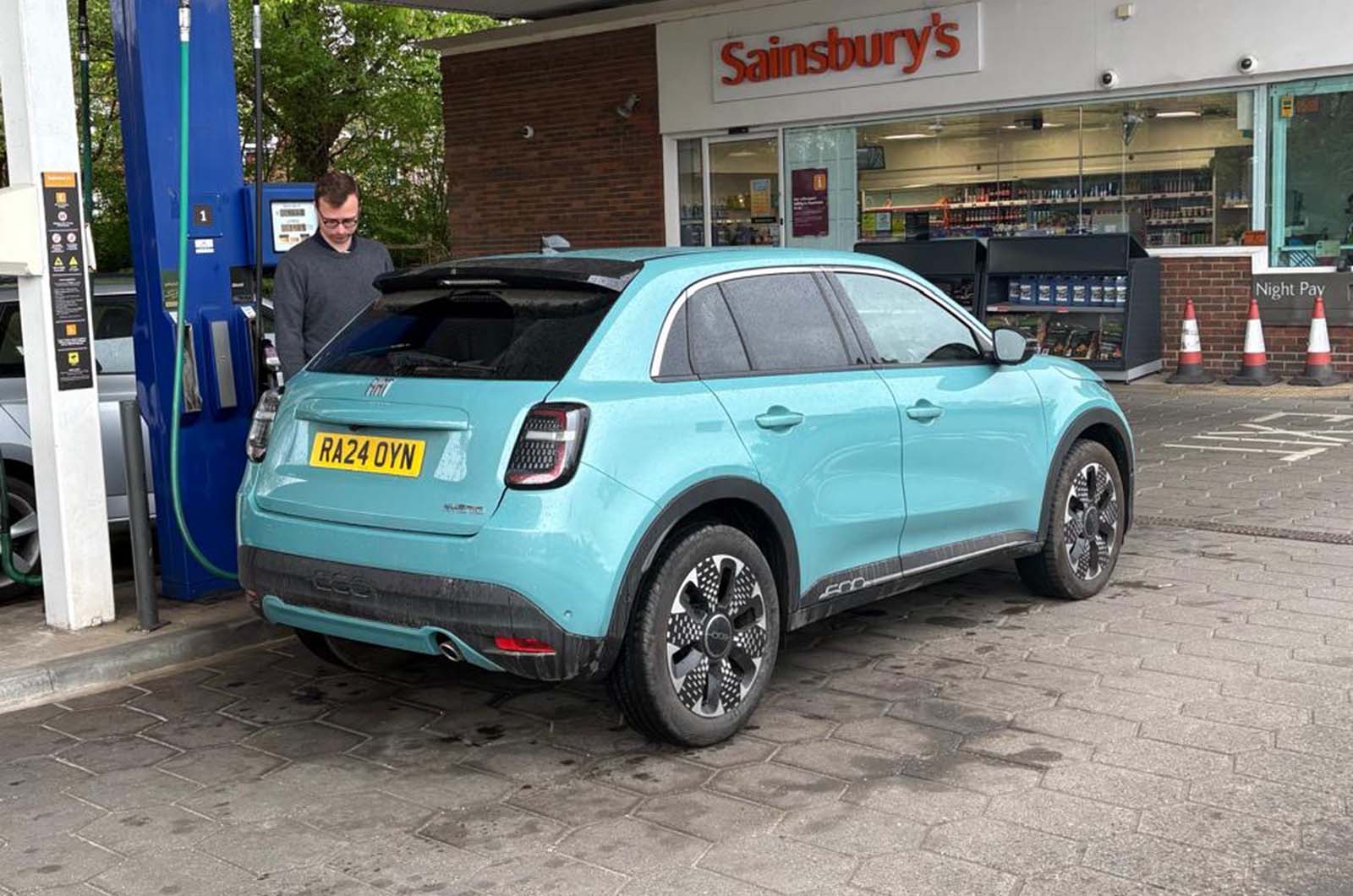 Fiat 600 at petrol station
