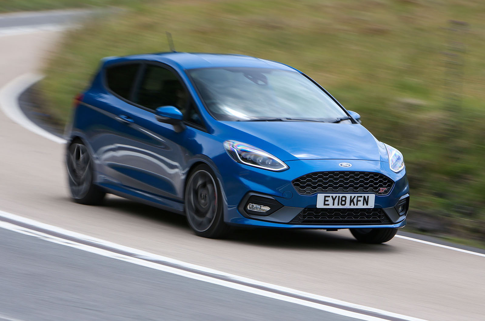 Ford Fiesta ST 2021 front cornering