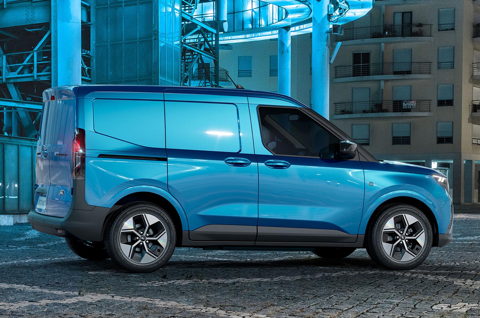 2024 Ford E-Transit Courier side