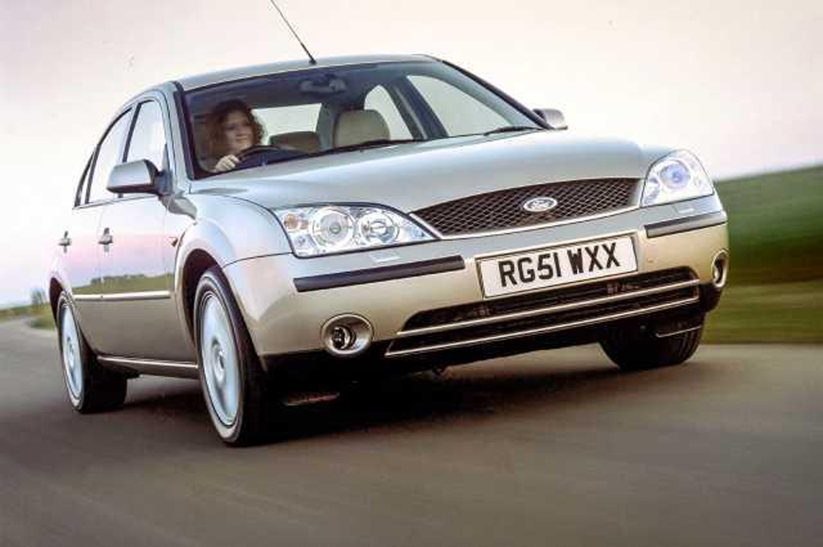 Ford Mondeo front right driving 2001