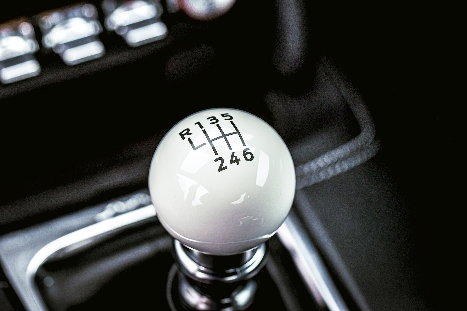 Used Ford Mustang interior gearstick detail