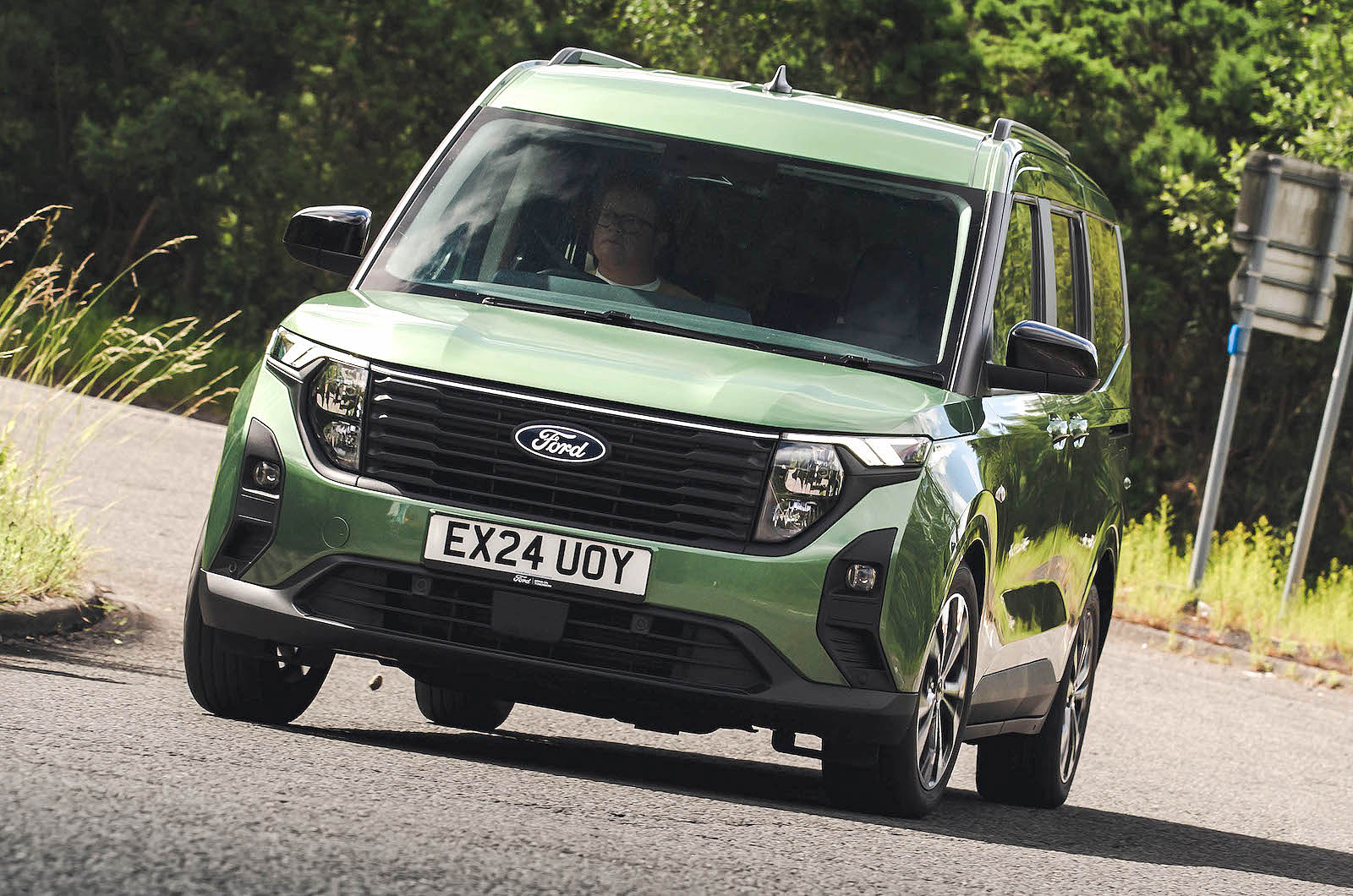 Ford Tourneo Courier front cornering