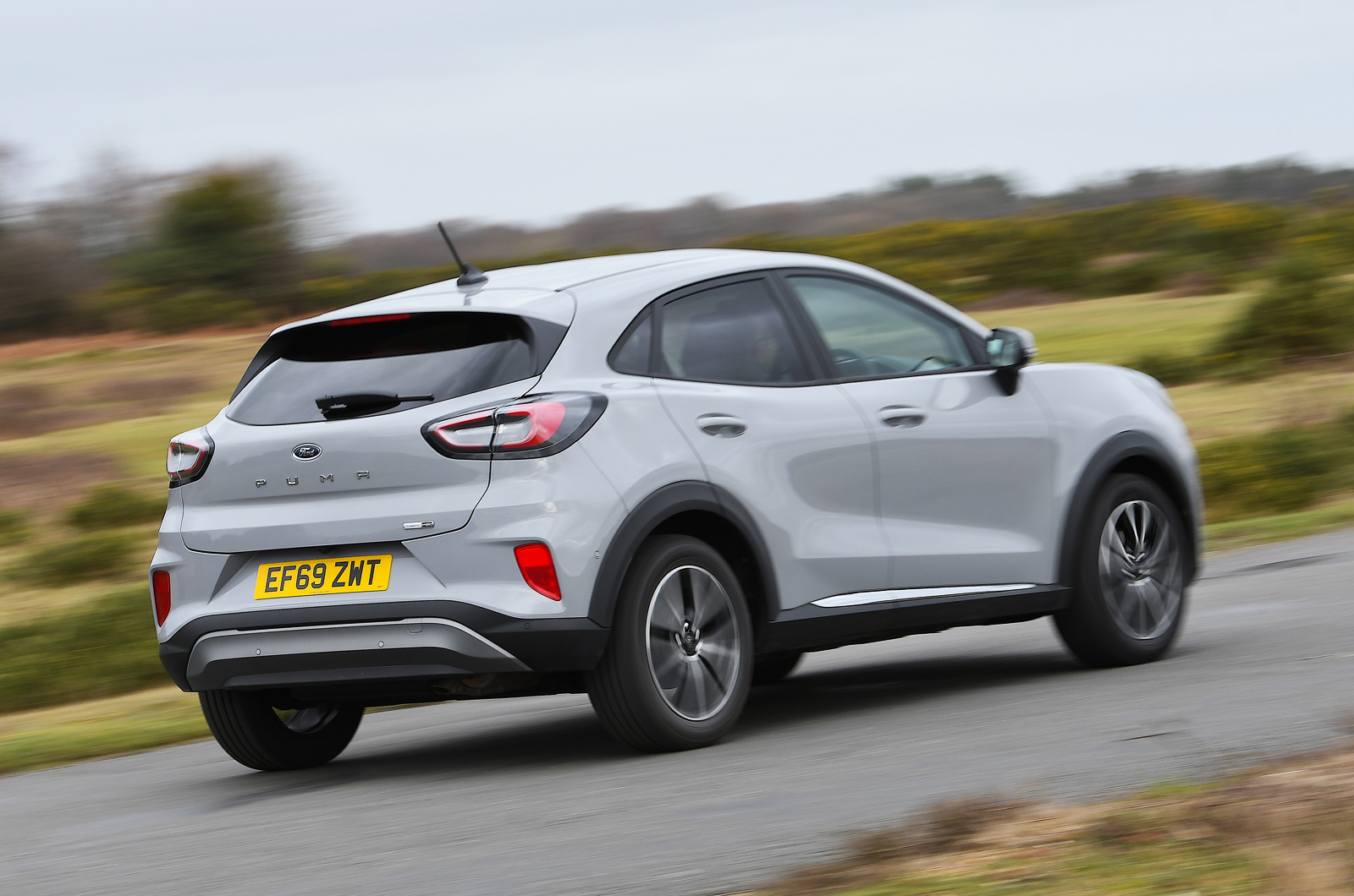 2020-Ford-Puma-rear-side