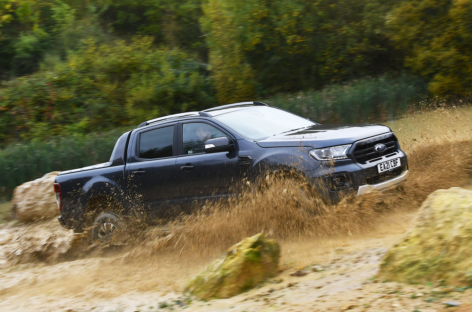 Ford Ranger 2022 wading through water