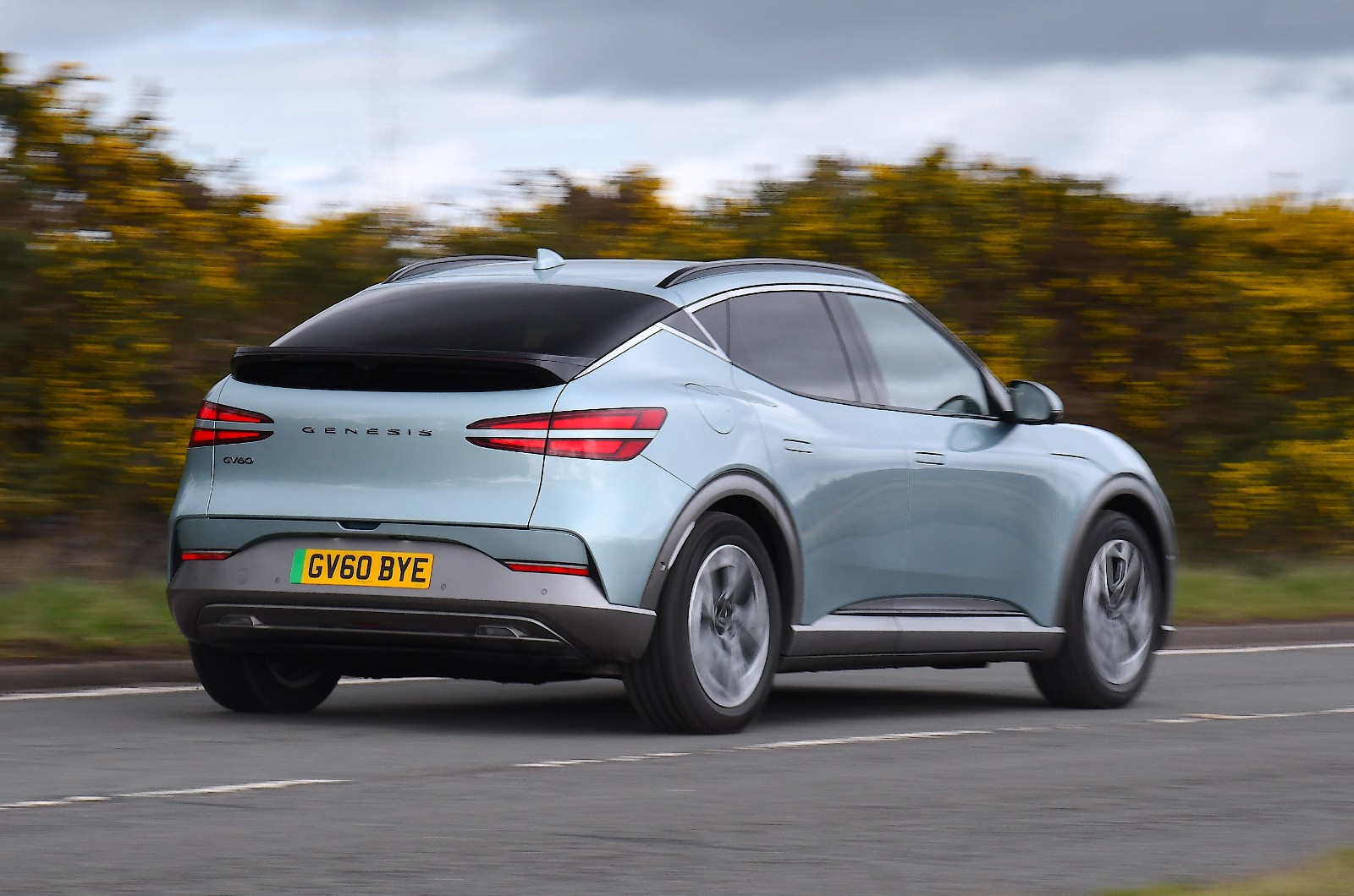 Genesis GV60 rear panning