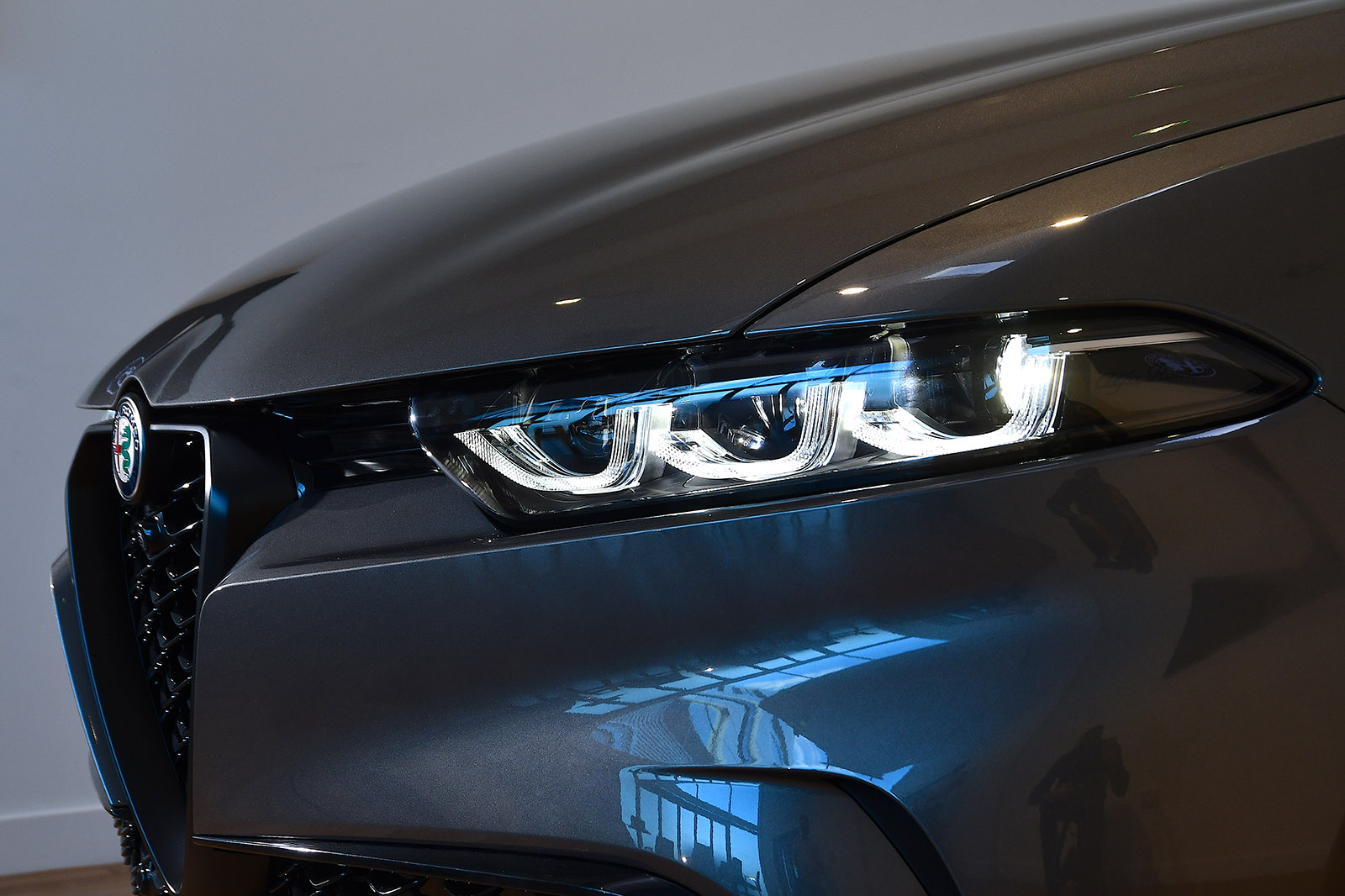 Alfa Romeo Tonale 2022 Reader Test Team - headlights