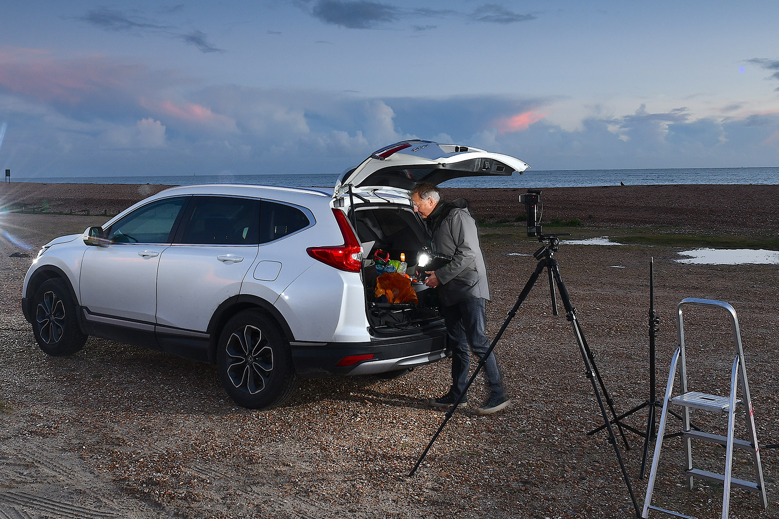 Honda CR-V 2022 long-term photos beach