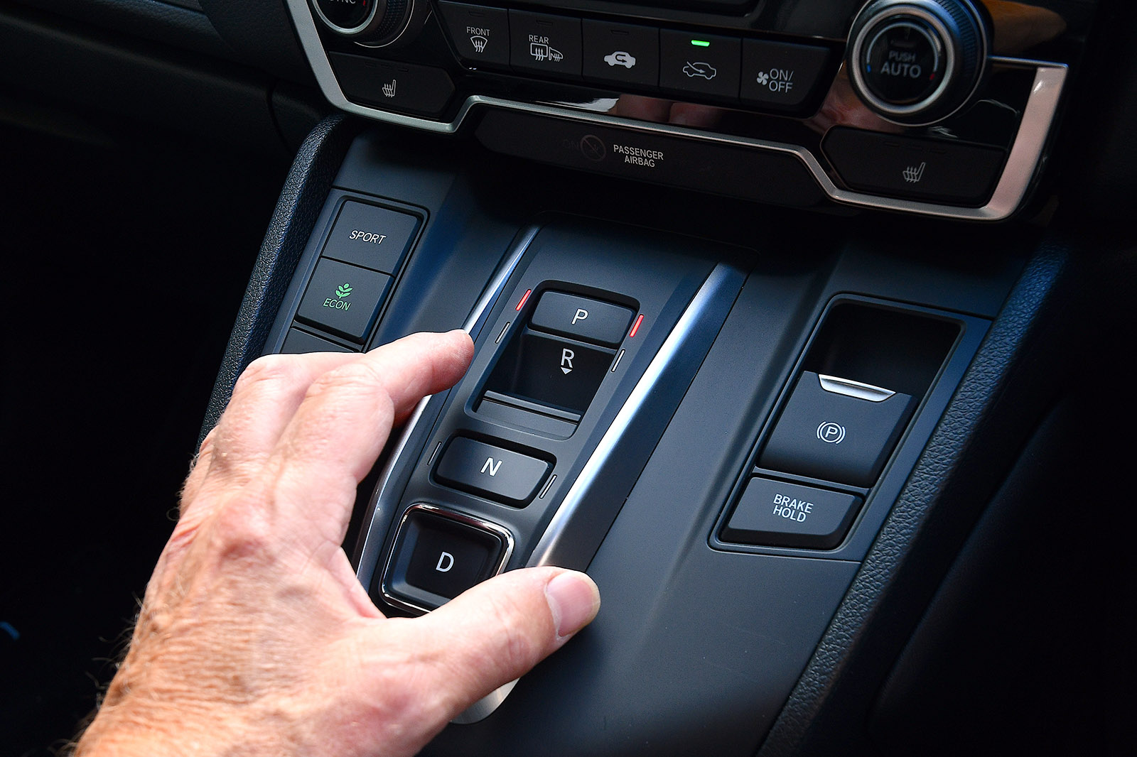 Honda CR-V 2022 long-term gear selector